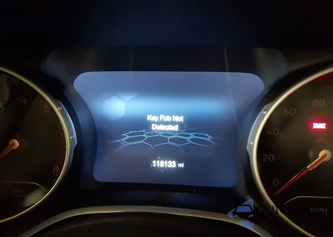 2018 Jeep Compass Latitude 4X4 z USA, uszkodzony, nr VIN 3C4NJDBB7JT331882